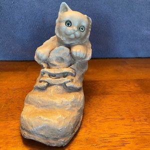 Lemart Originals cat/kitten in shoe/boot sculptur